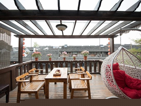 临水阳台大床房