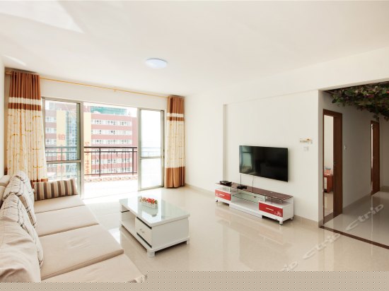 豪华高层海景三卧室一厅套房1002