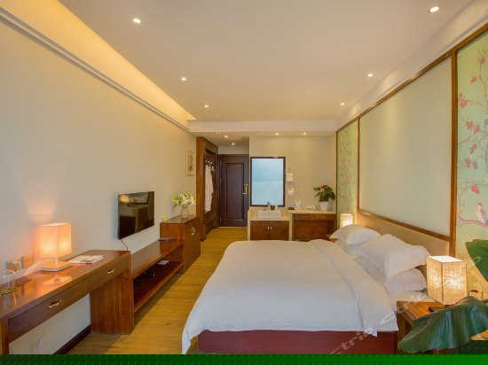 杨柳岸海景大床房