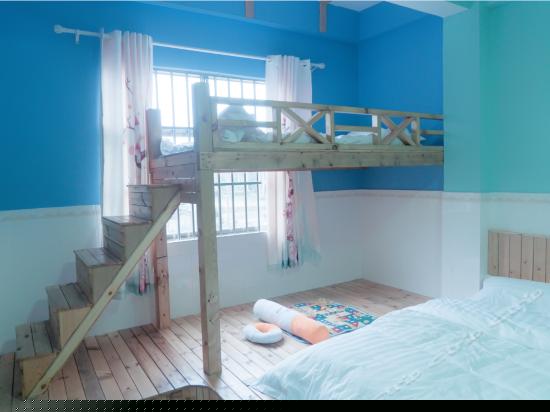 狂欢塌塌米三人房