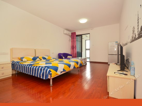 现代简约大床房