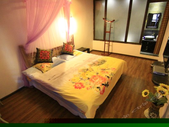 百奇温馨大床房