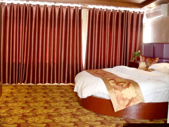 豪华情侣圆床房