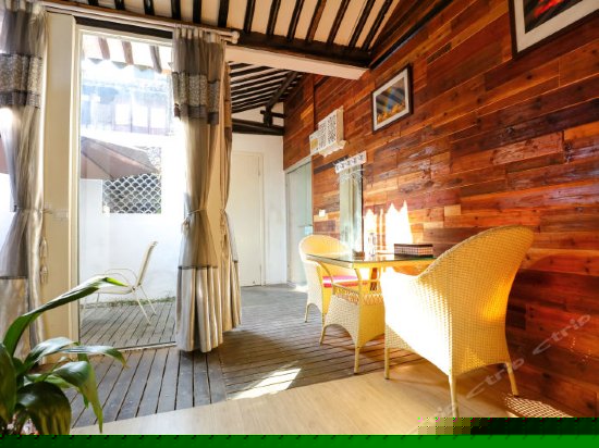 巷陌听雨家庭房