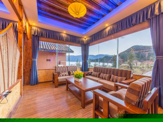 玛达谧·湖景套房