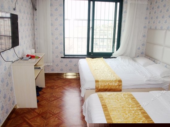 碧海蓝天温馨四人间