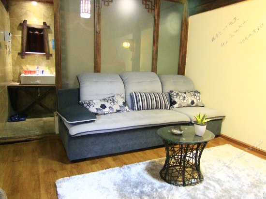 百奇温馨大床房