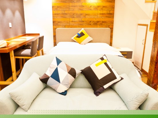 Loft复式庭院阳台四人间