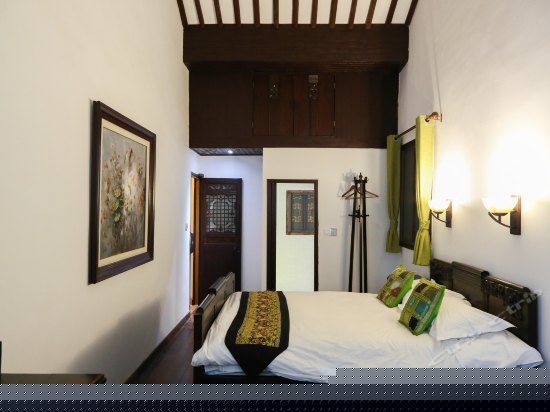 豪华宽敞大床房