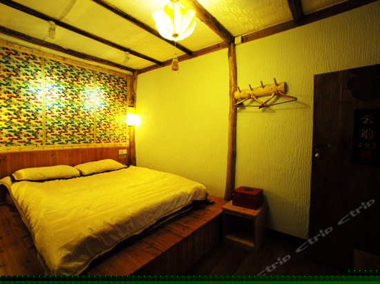 云端精品大床房