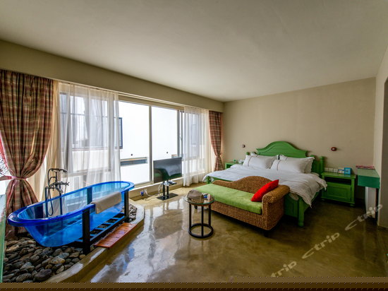 豪华美国乡村大床房204号房