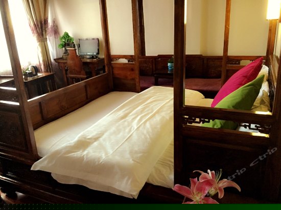 豪华雕花大床房