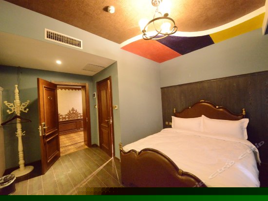 城市风情大床房