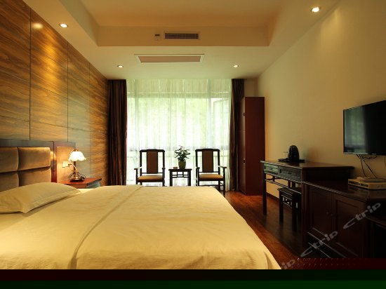 豪华大床房(落地窗)