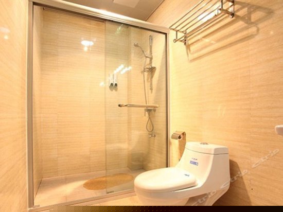 情侣私密大床房