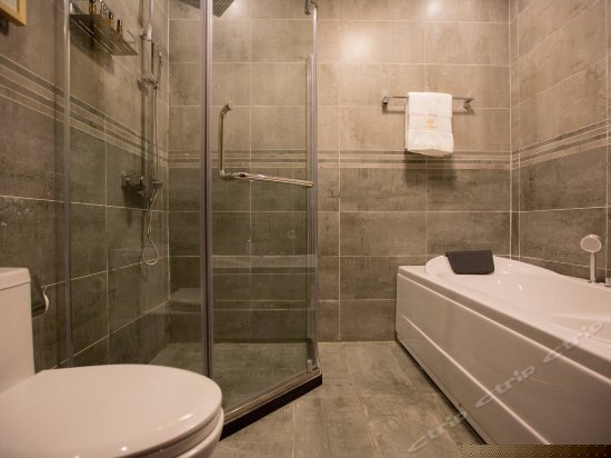 长亭晚山景标准房