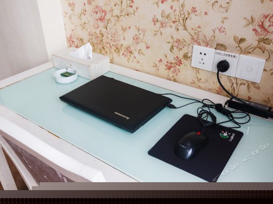 精致大床房(带电脑)