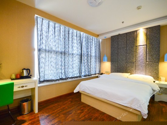 主题舒适大床房