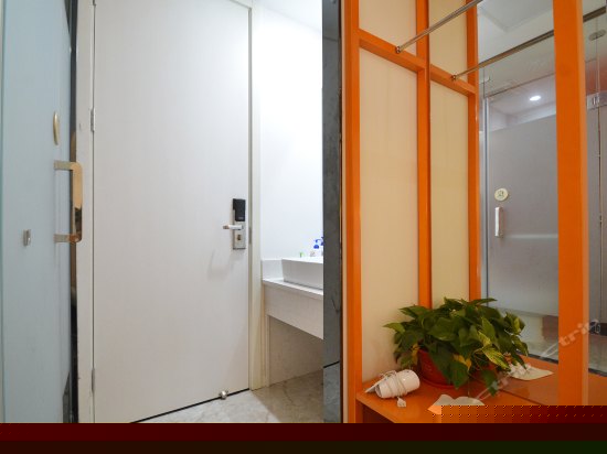 精品大床房(无窗)