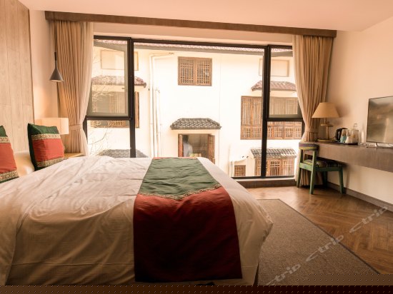 豪华落地景观大床房（106/210）