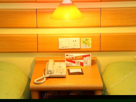 标准双床房（无窗）