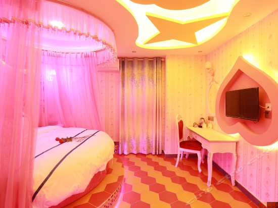 创意主题圆床房