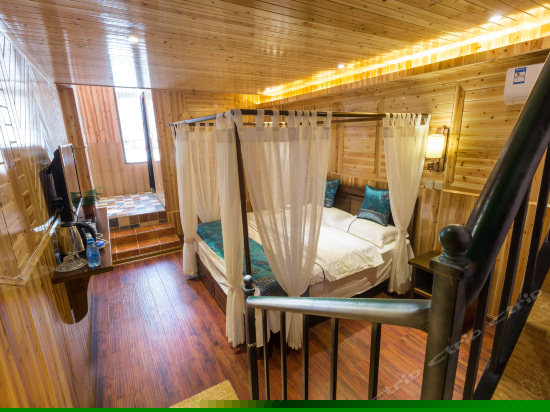 爱伲风情复式房