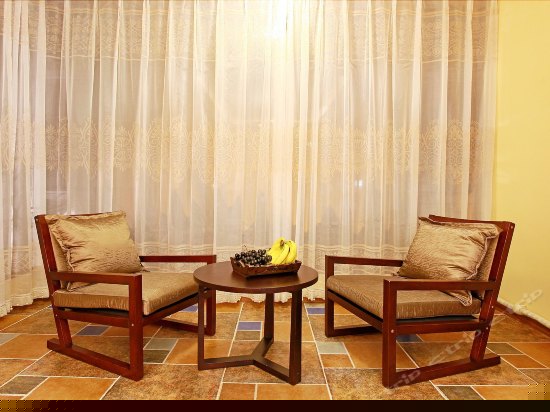 林荫海景商务房