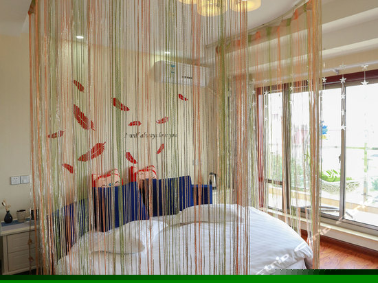 蓝调主题圆床房