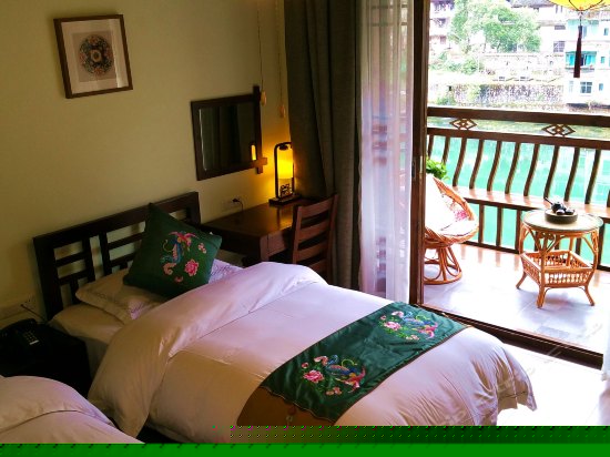 精品河景阳台标间