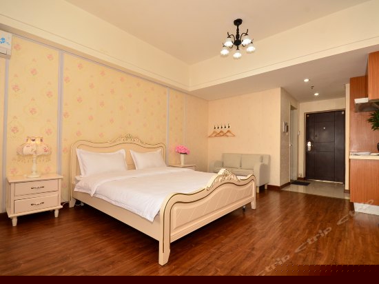 欧式湖景大床房