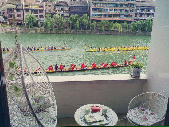 江景情侣大床房