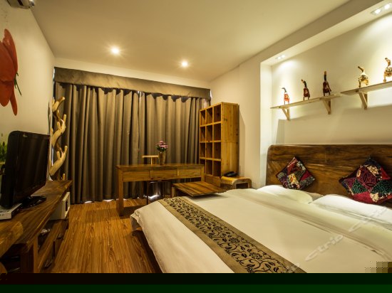 豪华原木大床房