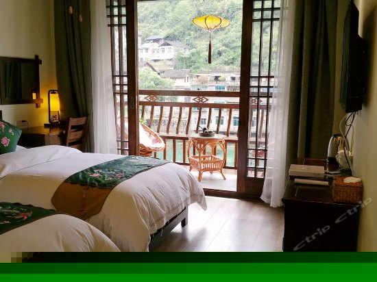 精品河景阳台标间