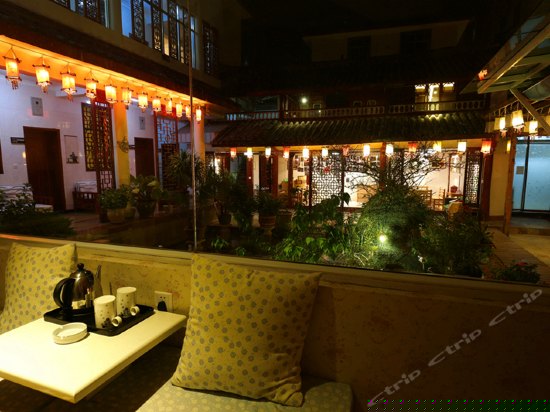 地中海情侣主题圆床房