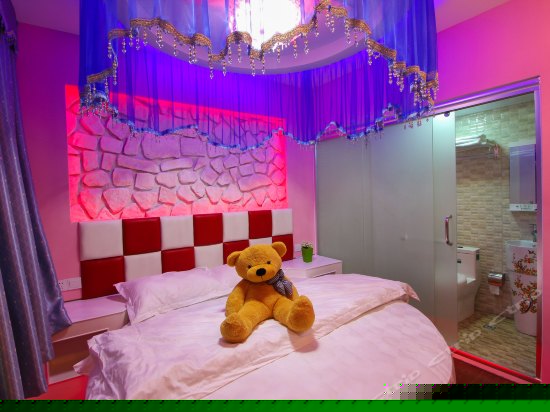 豪华吊篮圆床房