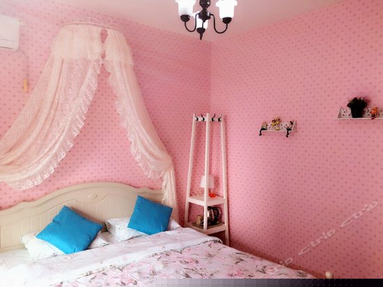 温馨蜜月大床房