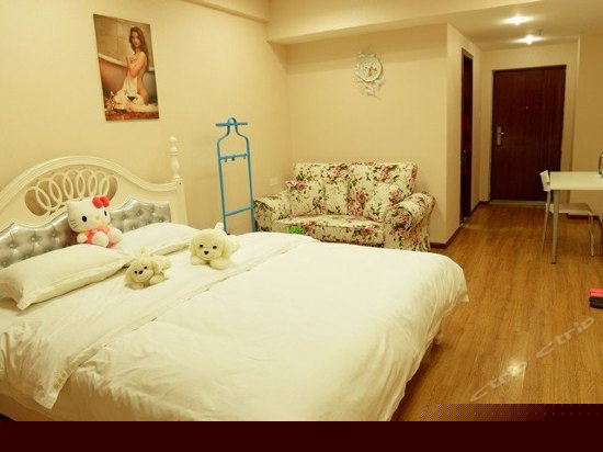 温馨情侣大床房