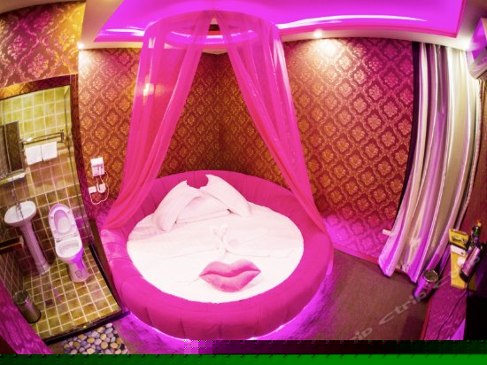 浪漫温馨圆床房