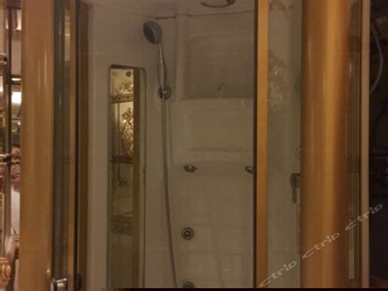 豪华商务大床房