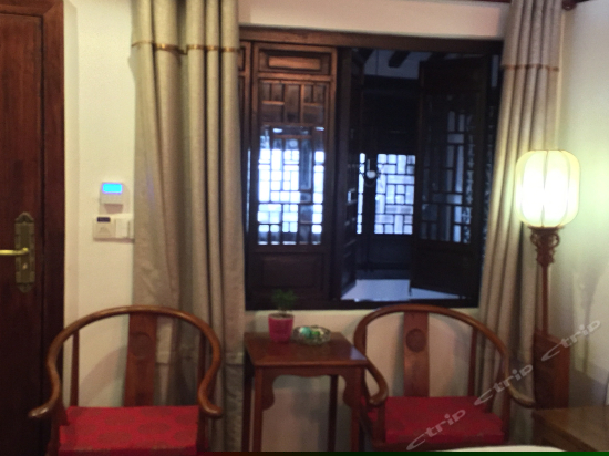 卷耳豪华浴缸大床房