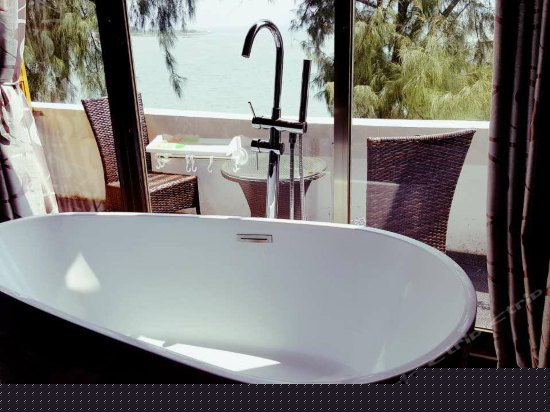 180℃阳台海景日出房