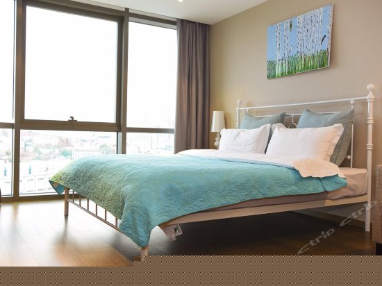 豪华城景大床房