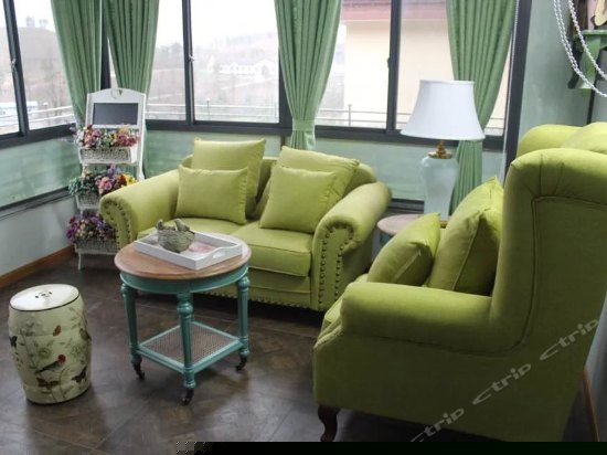 温馨屋顶花园套房