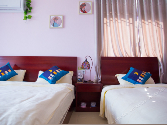 曦竹苑湖景家庭房