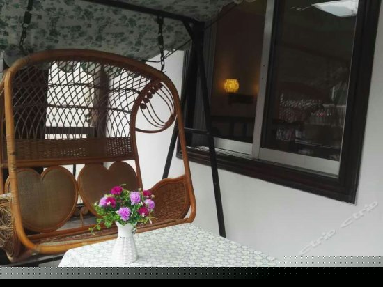 豪华阳台大床房