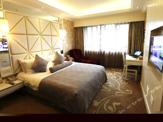 精致大床房(带电脑)