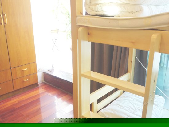 幺妹鱼塘四人间(床位)