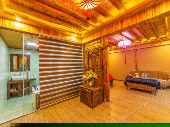 特色蜜月圆床房