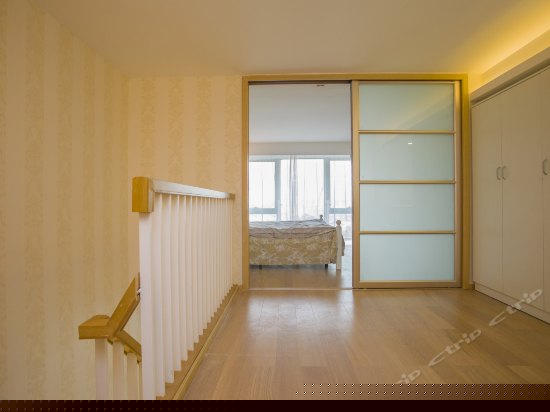 经济Loft套房房二卧室一厅